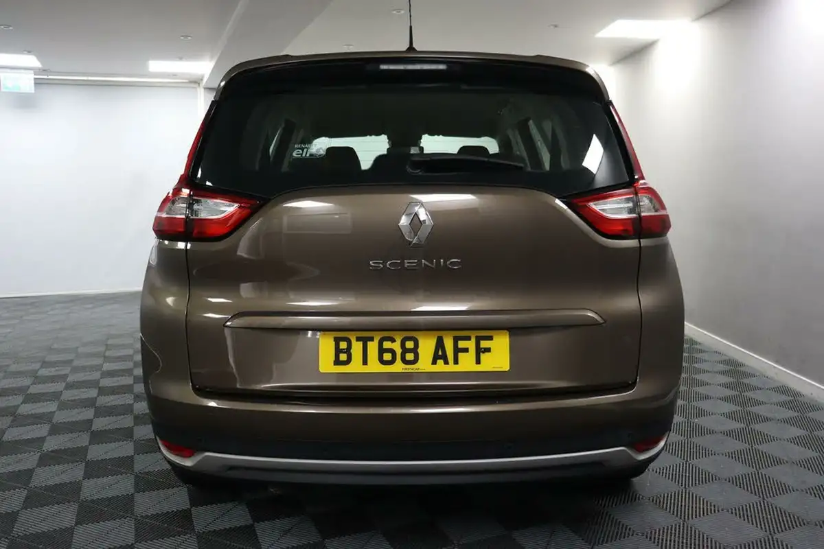 2018-renault-grand-scenic-13-tce-iconic-big-7