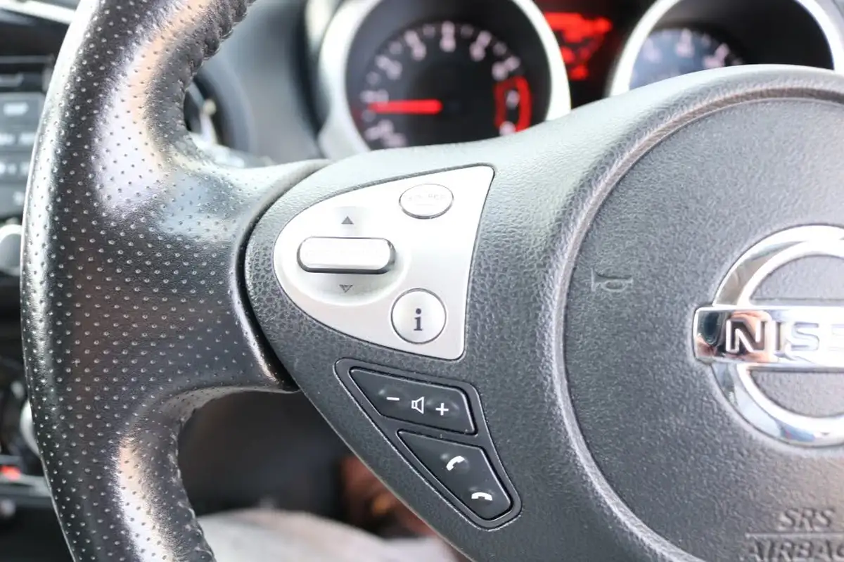 2014-nissan-juke-16-tekna-117ps-1598cc-cvt-big-29