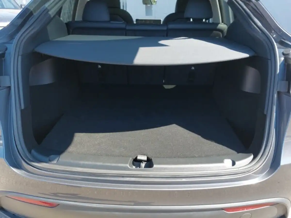 2022-tesla-model-y-e-long-range-big-7