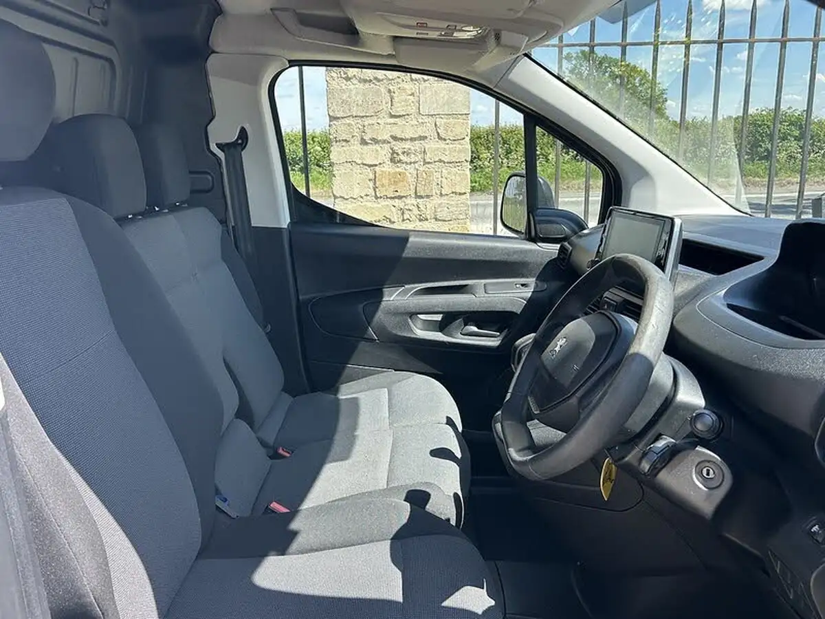 2019-peugeot-partner-15-bluehdi-1000-professional-100ps-eu6dt-panel-big-15