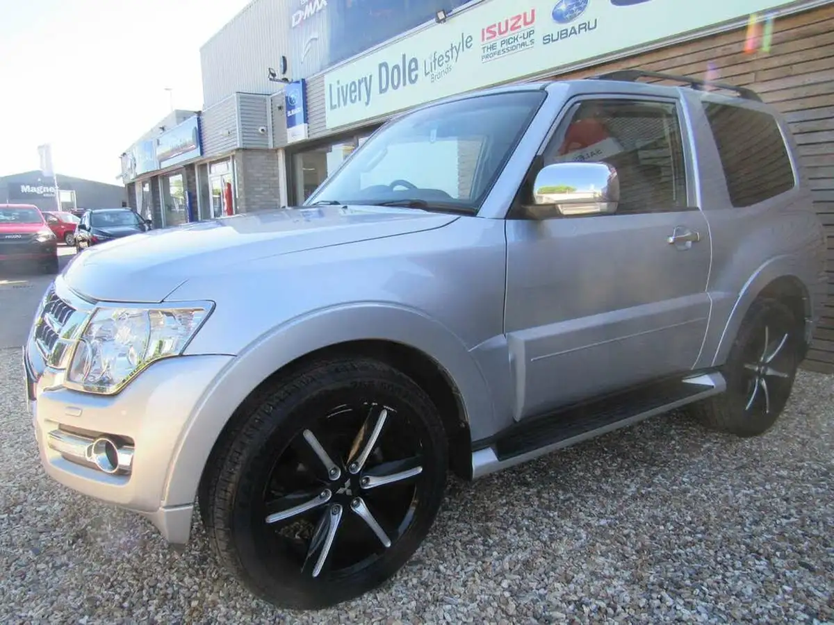 2016-mitsubishi-shogun-32td-barbarian-187bhp-4x4-station-wagon-3d-auto-big-10
