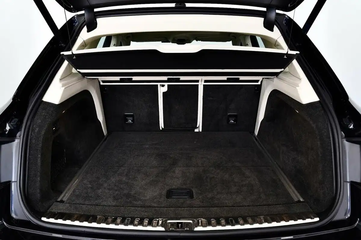 2019-bentley-bentayga-40-v8-big-42