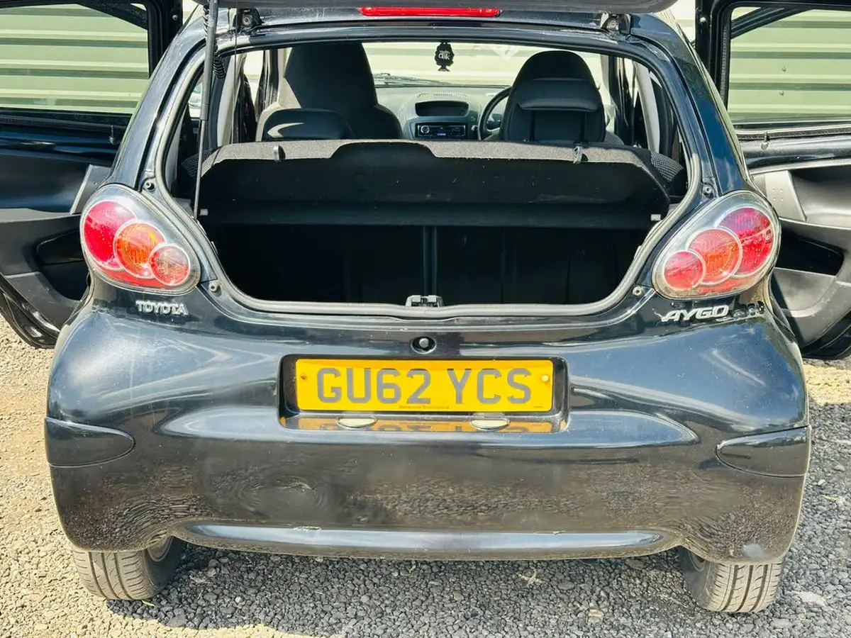 2012-toyota-aygo-10-aygo-fire-5d-big-27