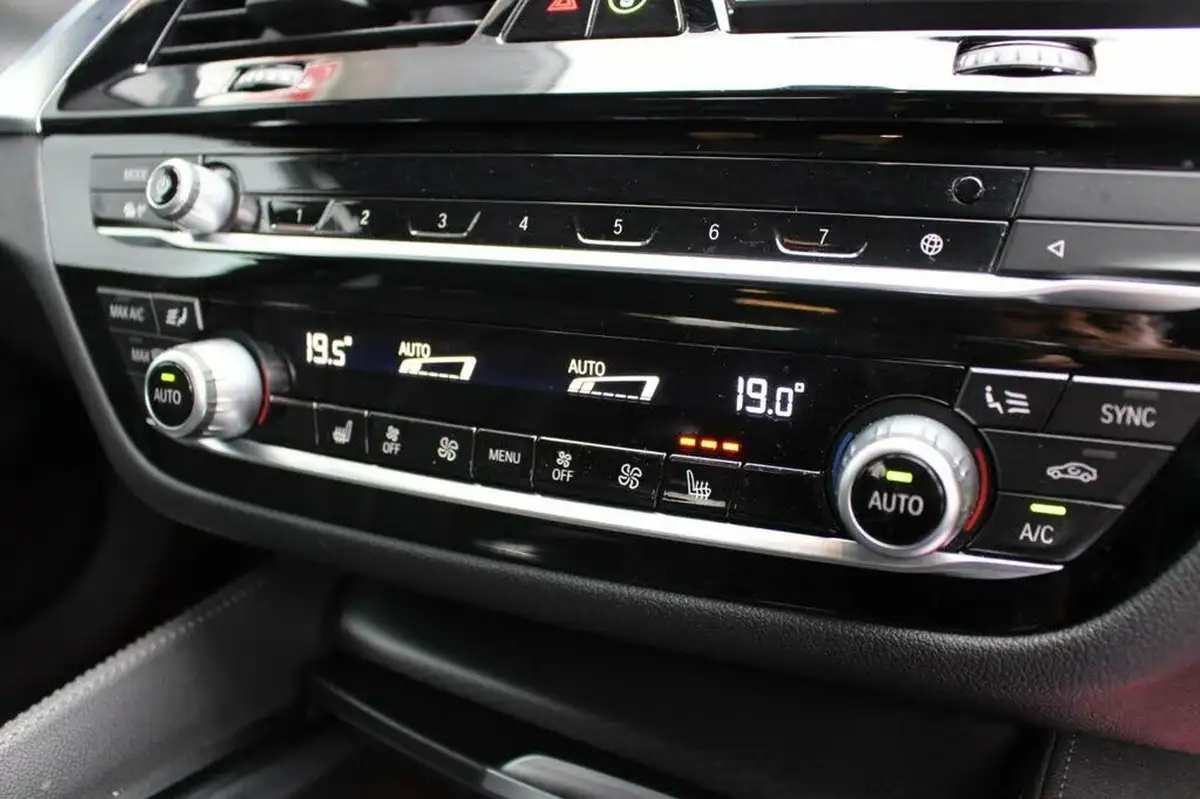 2021-bmw-5-series-20-530e-m-sport-saloon-4d-big-15