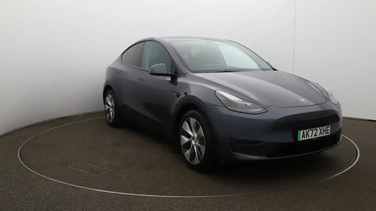 2022-tesla-model-y-e-long-range-big-40