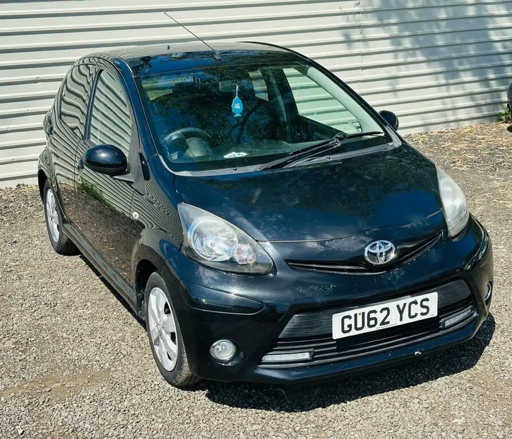 2012-toyota-aygo-10-aygo-fire-5d-big-3