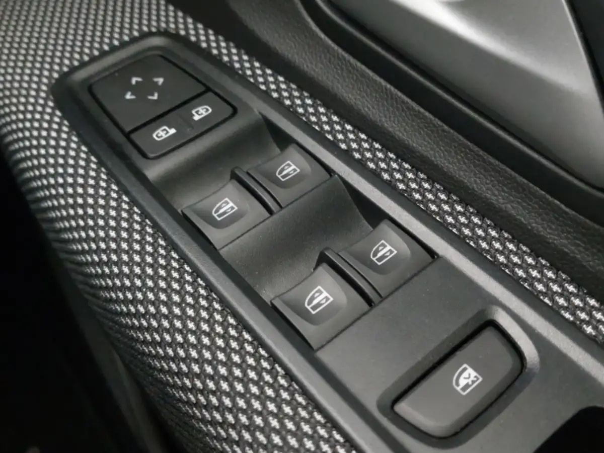 2023-dacia-sandero-10-tce-expression-90bhp-big-15
