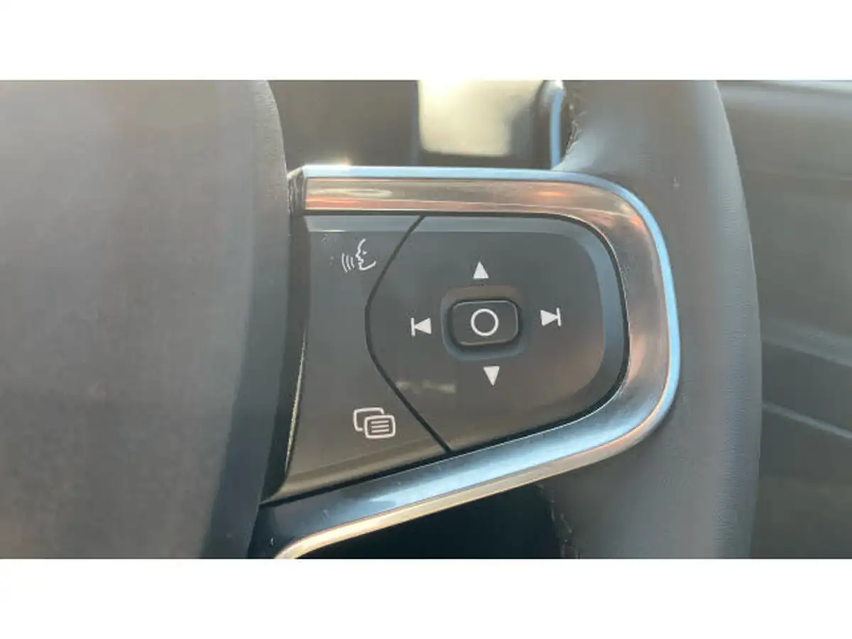 2024-volvo-xc40-20-b4-plus-big-18