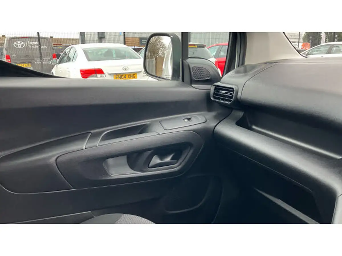 2021-toyota-proace-city-e-icon-big-40