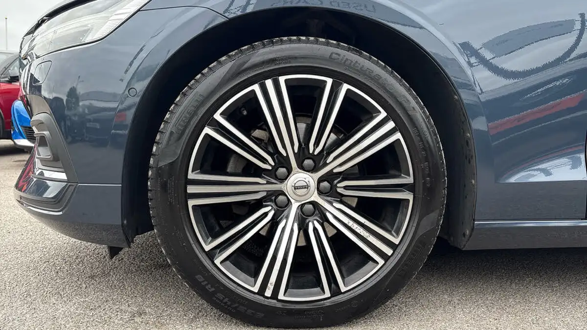 2018-volvo-v60-20td-d4-inscription-geartronic-big-13
