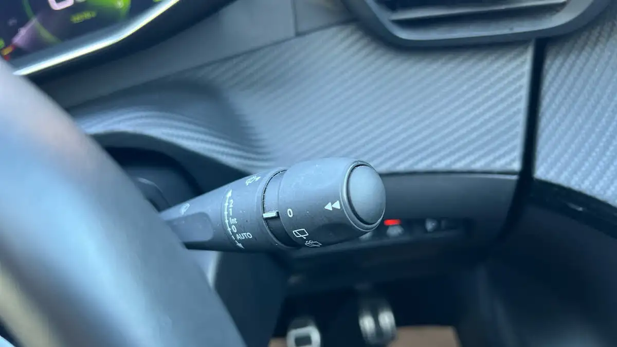 2022-peugeot-208-12-puretech-allure-premium-100ps-big-27