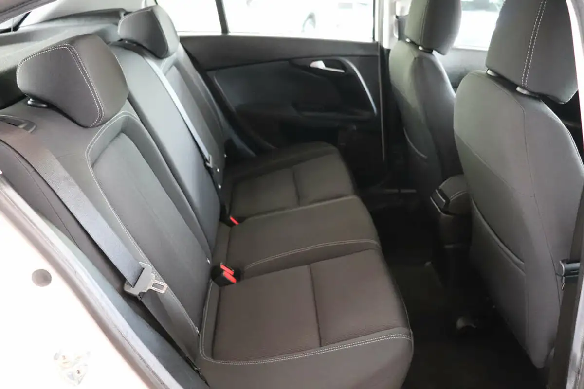 2016-fiat-tipo-14-easy-hatchback-big-24
