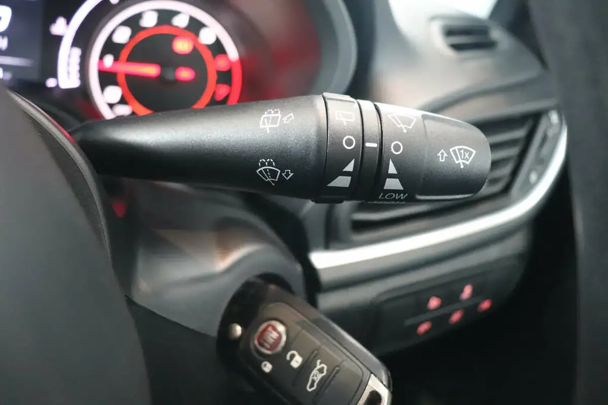 2016-fiat-tipo-14-easy-hatchback-big-48
