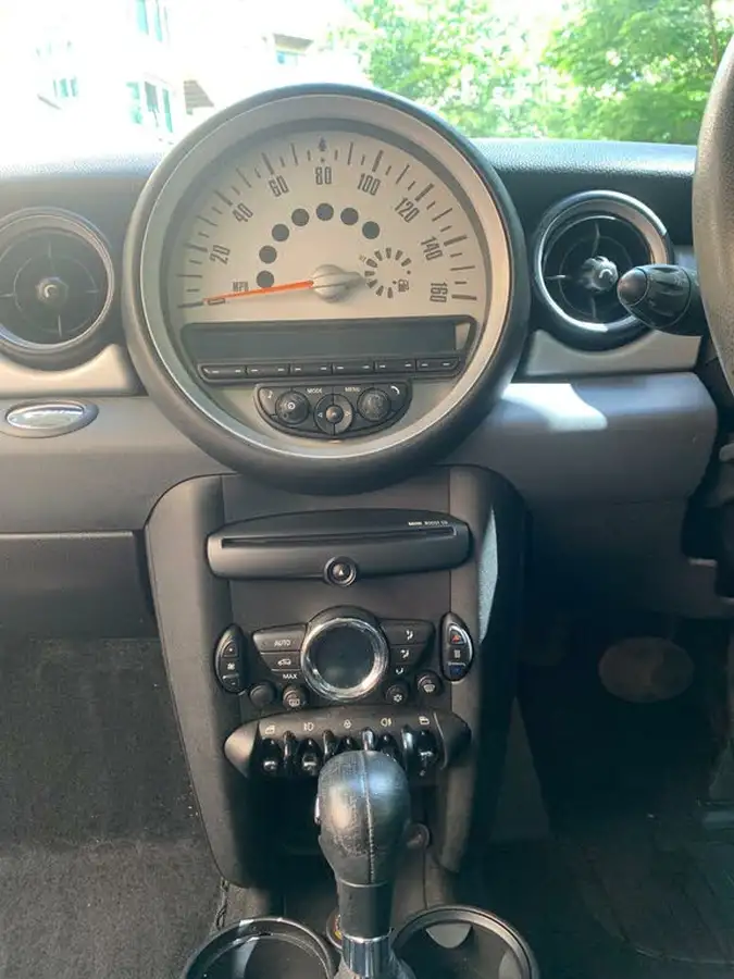 2011-mini-cooper-16-one-98bhp-hatchback-3d-auto-big-16
