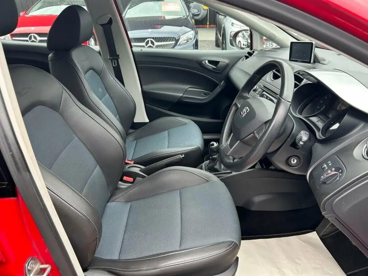 2015-seat-ibiza-12-i-tech-hatchback-5d-big-17