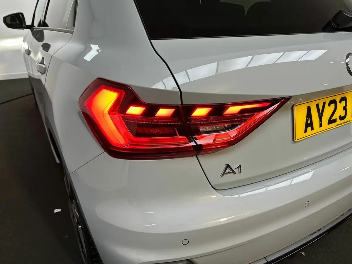 2023-audi-a1-10-30-tfsi-black-edition-s-tronic-big-32