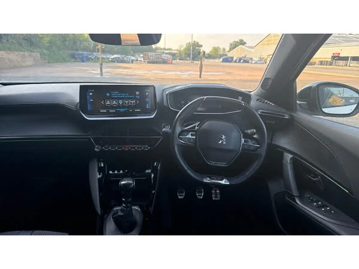 2022-peugeot-2008-suv-12-puretech-gt-big-9