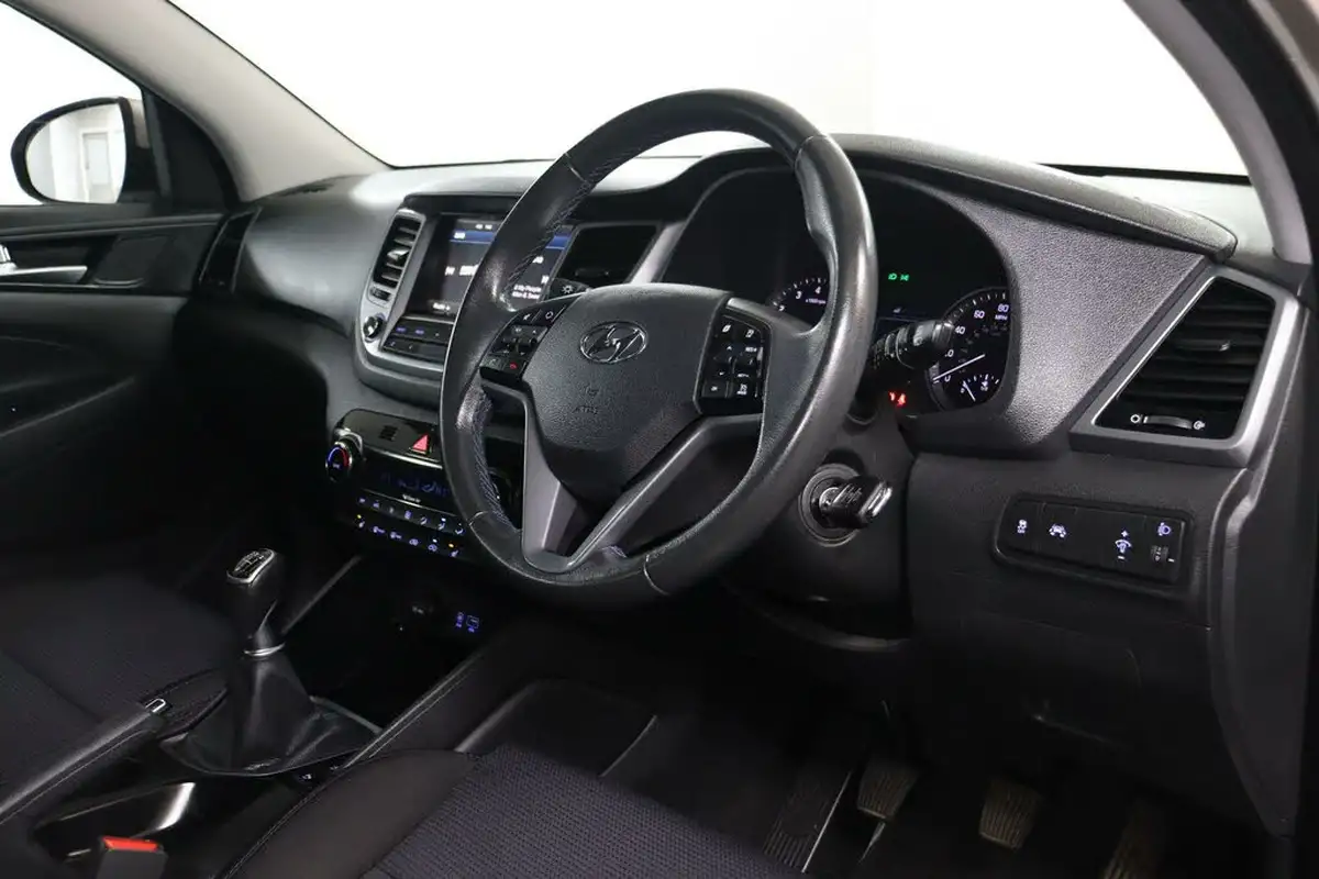 2016-hyundai-tucson-16-gdi-blue-drive-se-nav-big-2