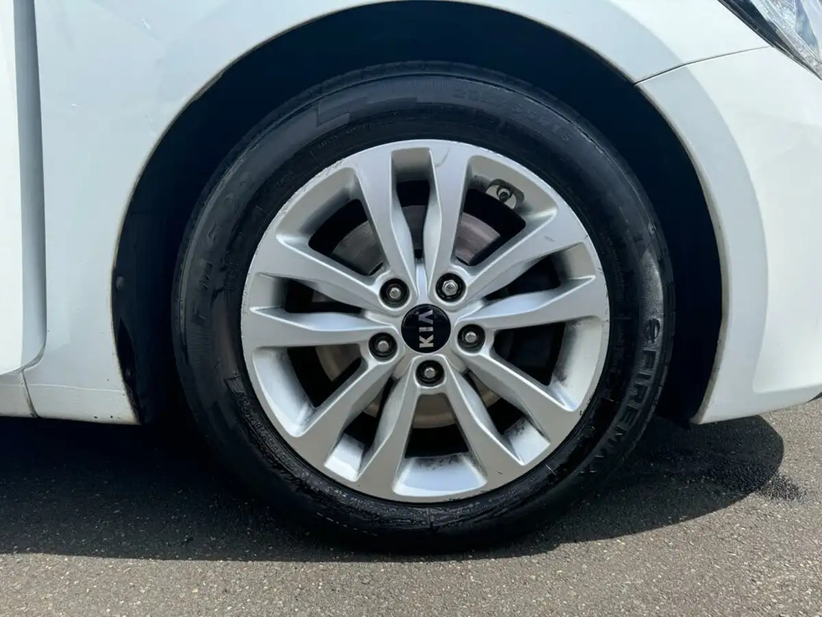 2016-kia-ceed-16crdi-2-hatchback-big-14