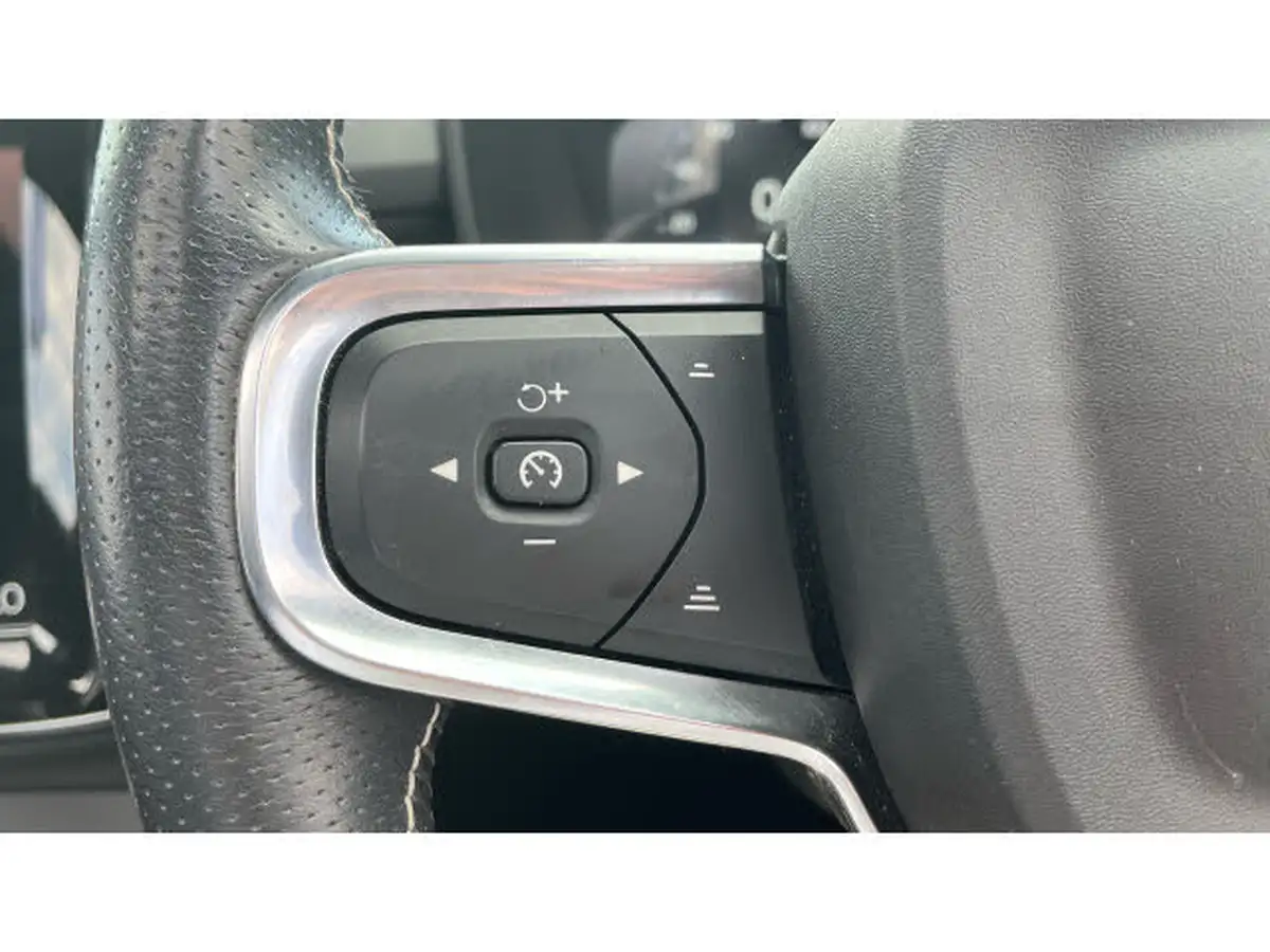 2020-volvo-xc40-20-b4-r-design-pro-big-17