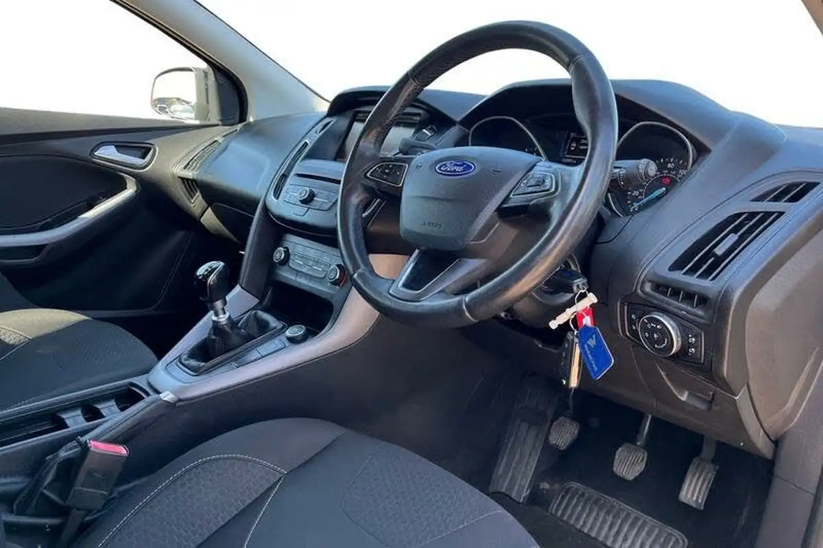 2016-ford-focus-15tdci-zetec-120ps-hatchback-big-8