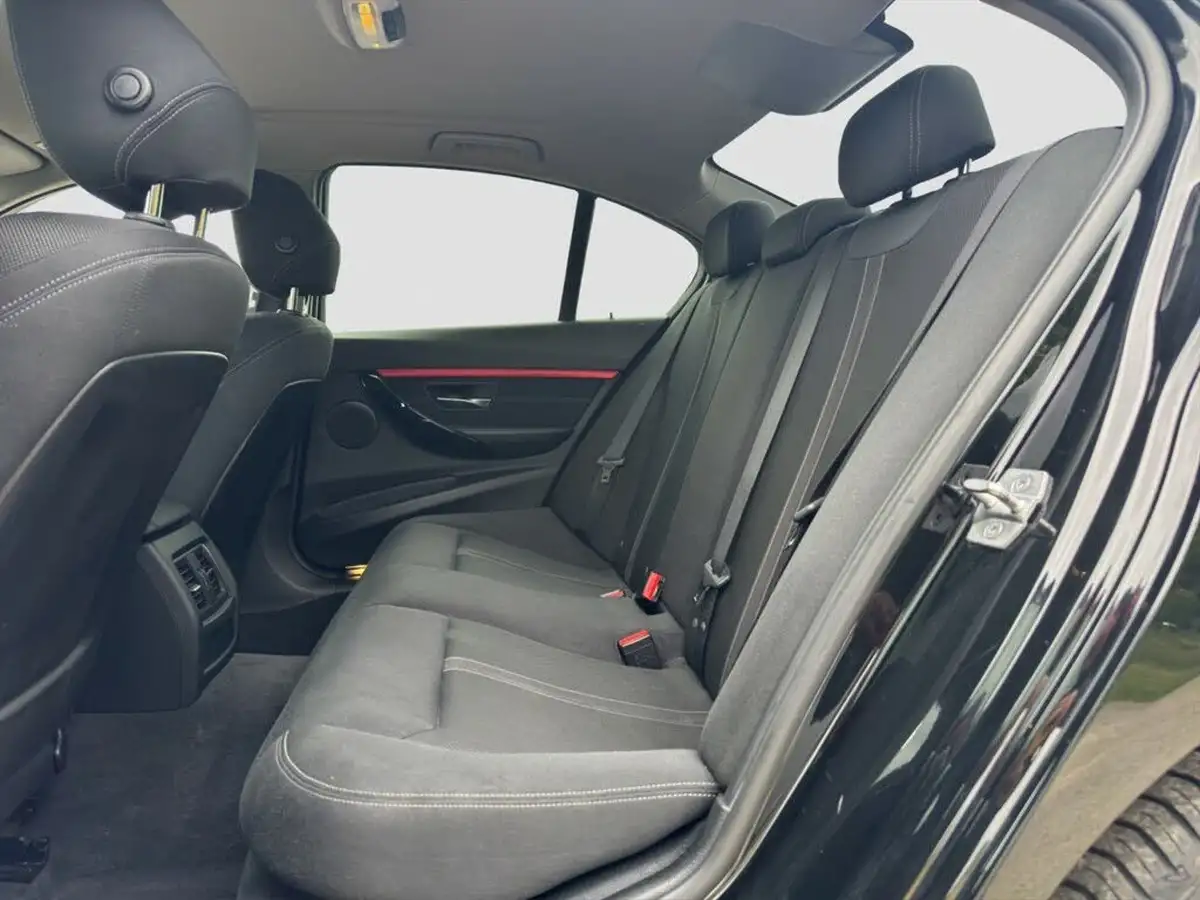 2015-bmw-3-series-15-318i-sport-saloon-4d-big-28