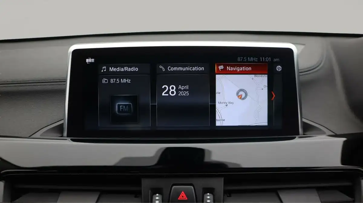 2021-bmw-x1-15-xdrive-25e-phev-xline-big-11