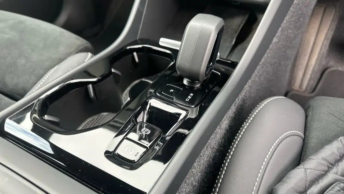 2024-volvo-xc40-20-b3-plus-big-33