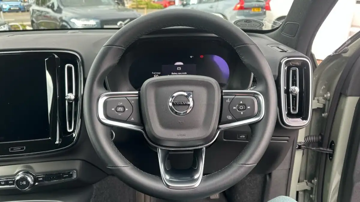 2024-volvo-xc40-20-b3-plus-big-9
