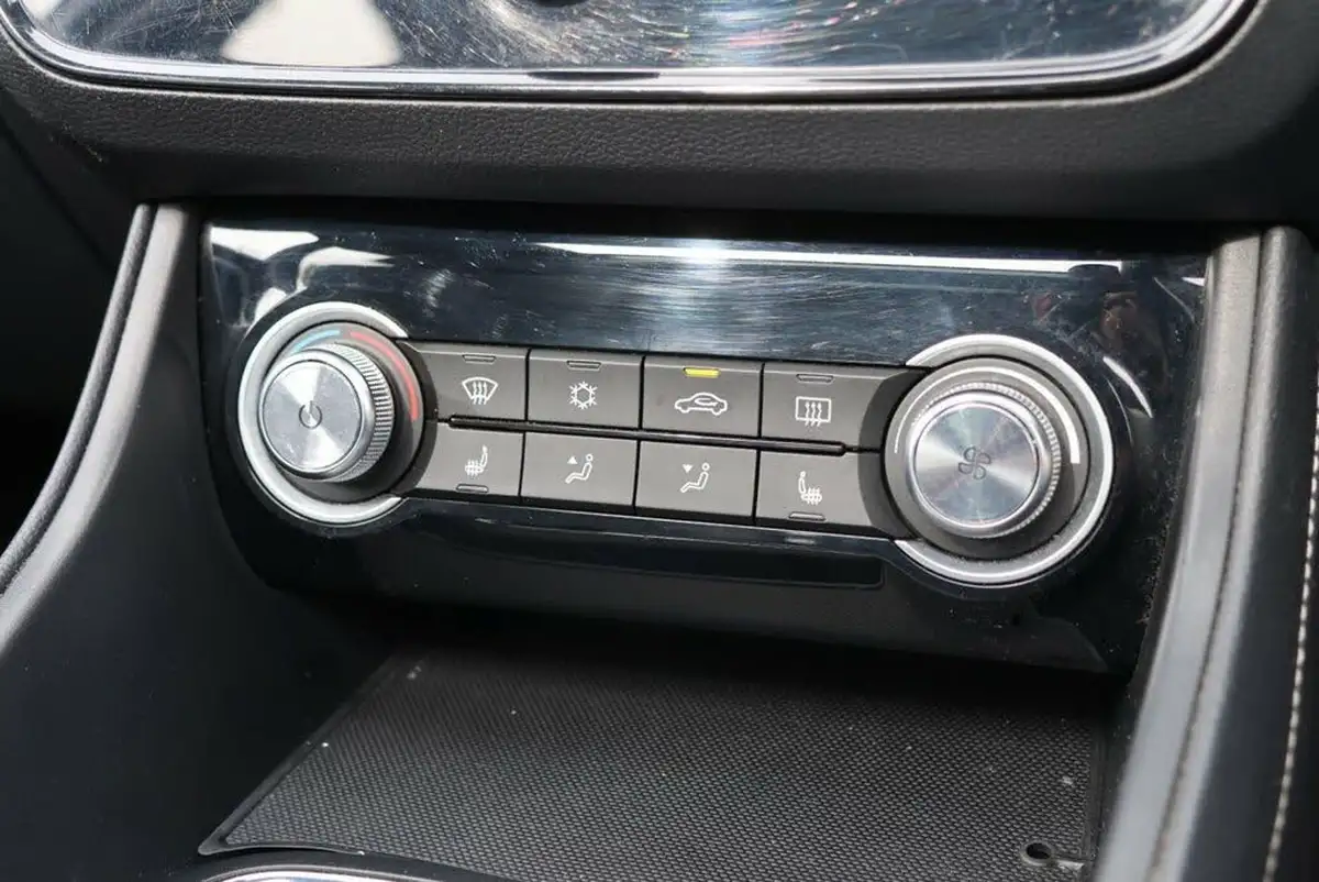 2020-mg-zs-suv-e-exclusive-ev-big-21