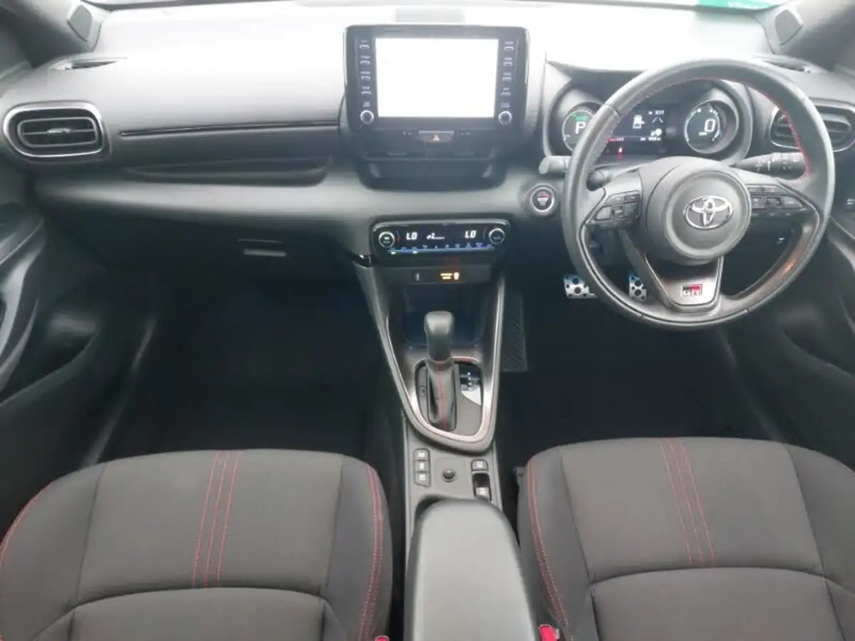 2022-toyota-yaris-15-vvt-i-gr-sport-big-2