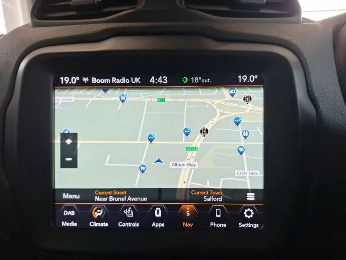 2019-jeep-renegade-10-gse-limited-big-15