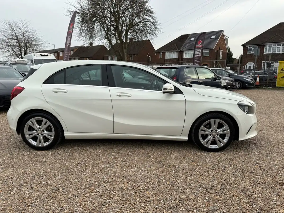 2016-mercedes-benz-a-class-15d-a180d-sport-executivess-7g-dct-big-21