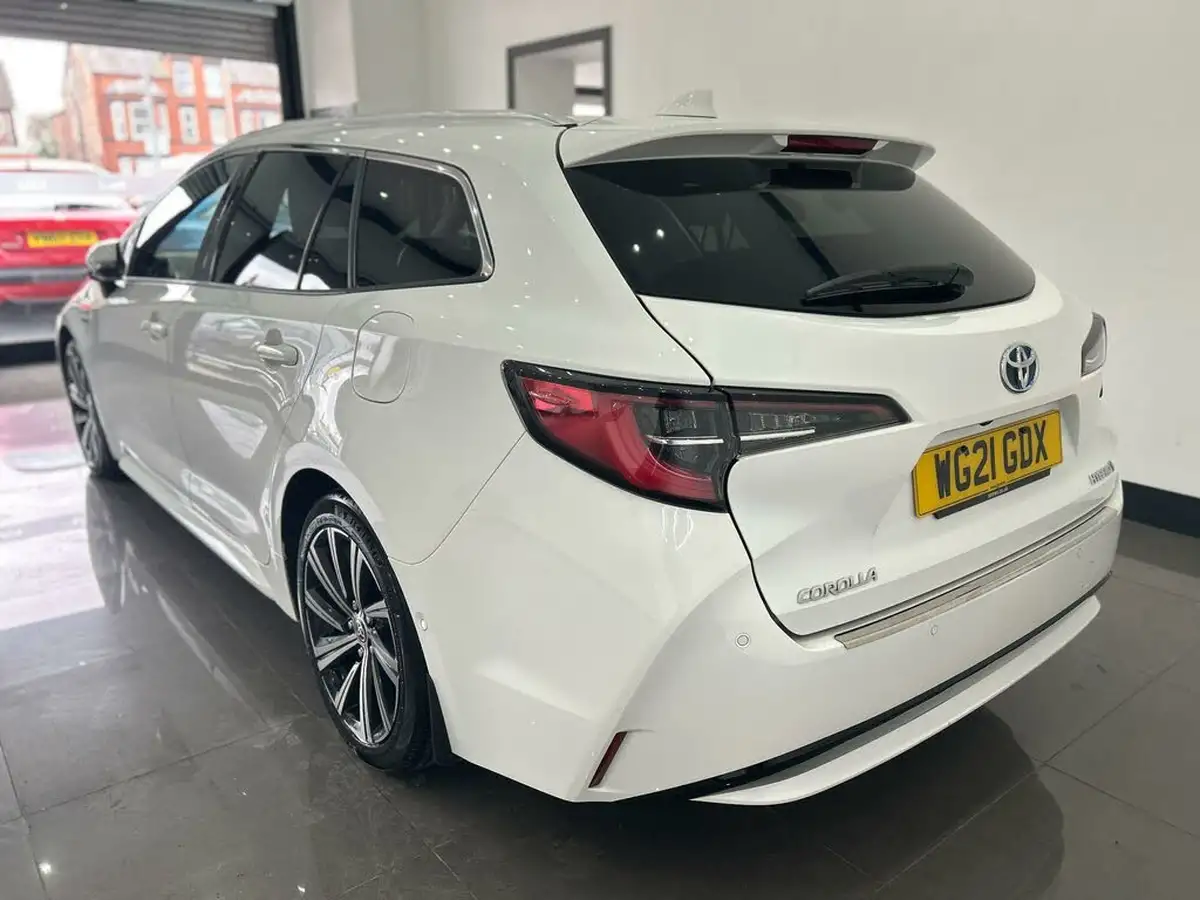 2021-toyota-corolla-18-vvt-i-design-trk-touring-sports-5d-big-7