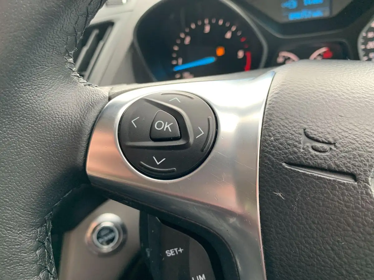 2013-ford-kuga-20tdci-zetec-big-19