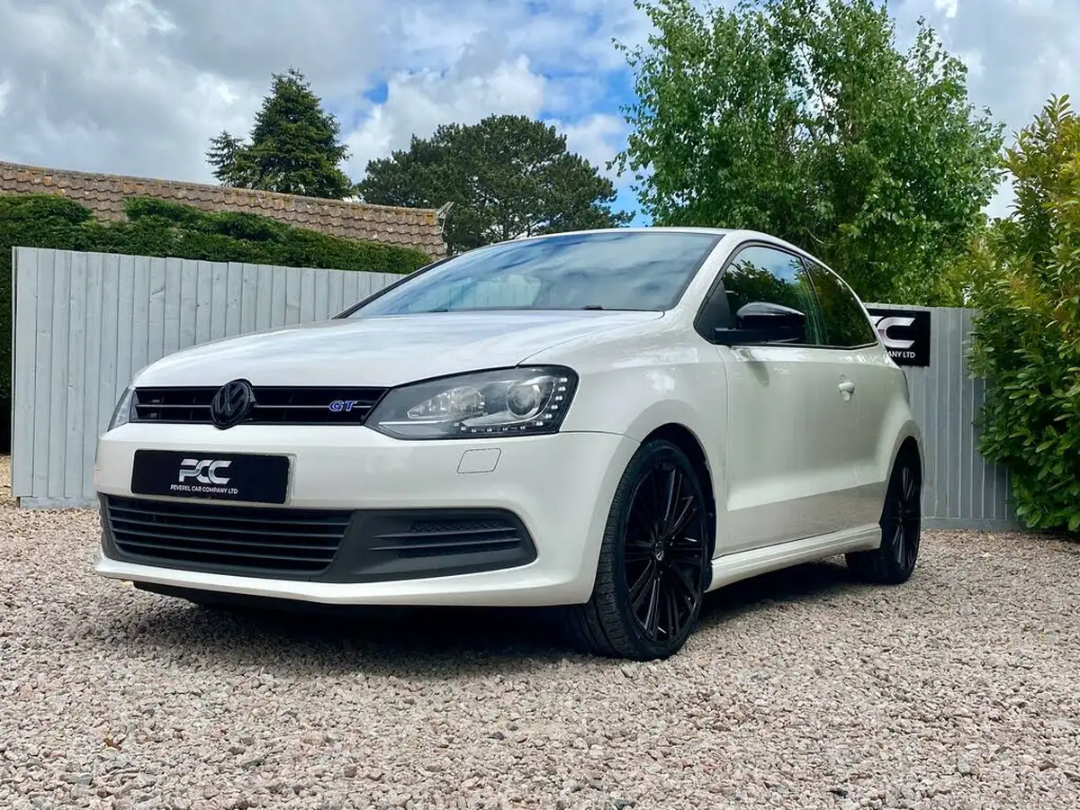 2013-volkswagen-polo-14-bluegt-3d-big-18