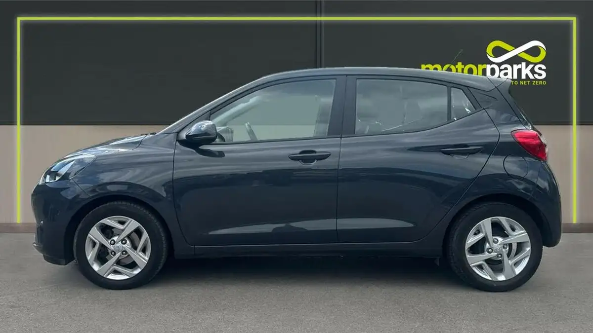 2022-hyundai-i10-12-se-connect-auto-big-5