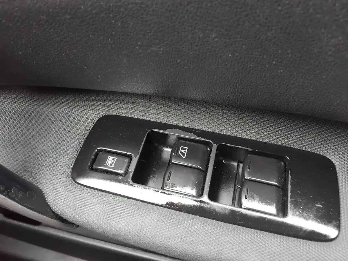 2012-nissan-qashqai-15td-acenta-big-17