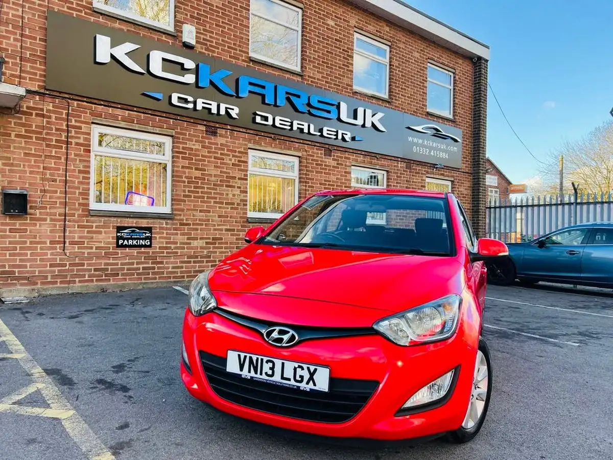 2013-hyundai-i20-12-active-5d-big-63
