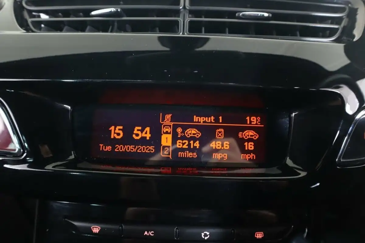 2014-citroen-ds3-cabrio-16e-hdi-dstyle-plus-big-47