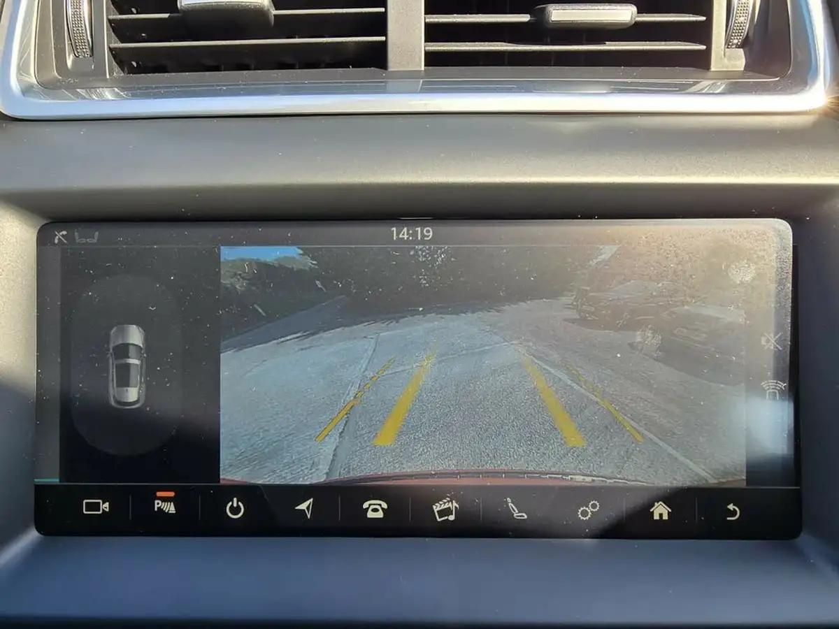 2019-jaguar-e-pace-20-i4d-chequered-flag-150ps-big-32