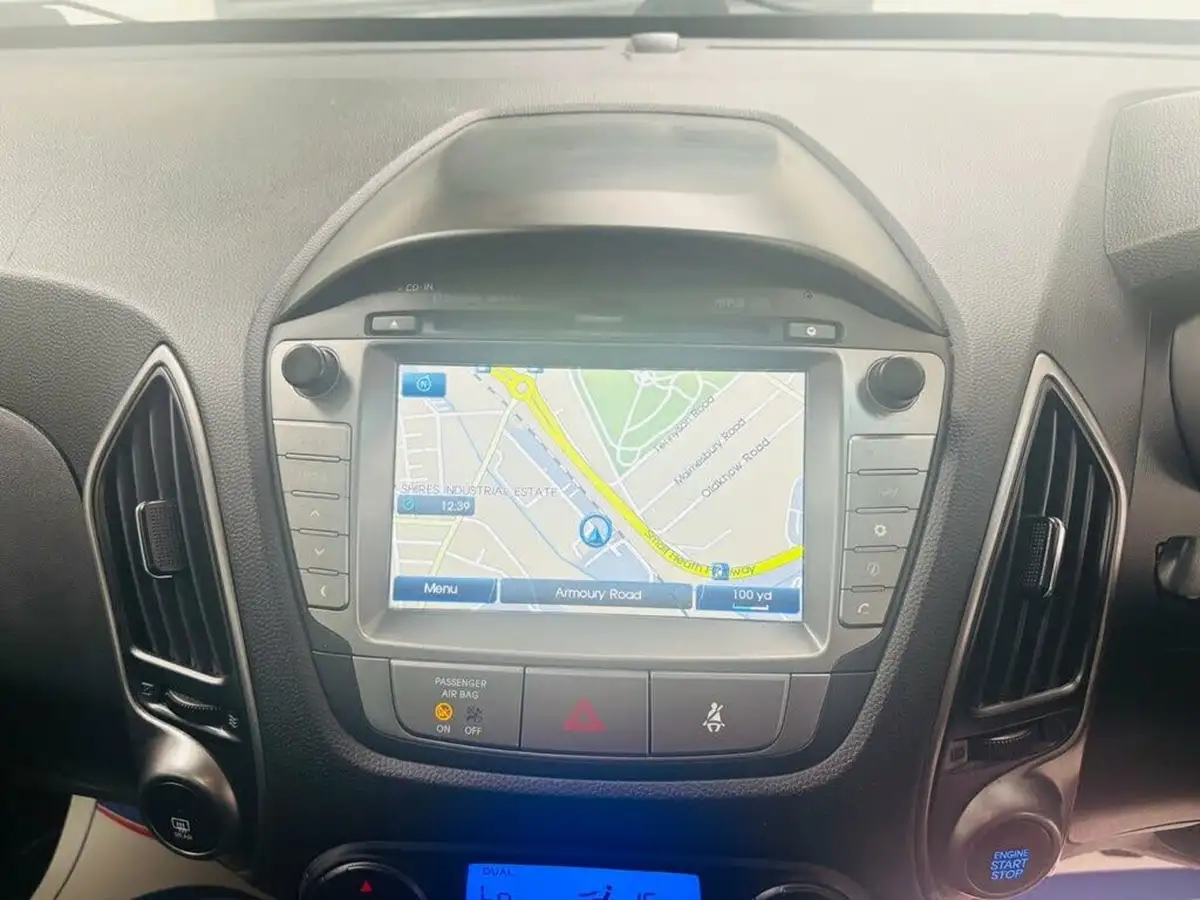 2014-hyundai-ix35-17td-premium-115ps-panorama-big-12