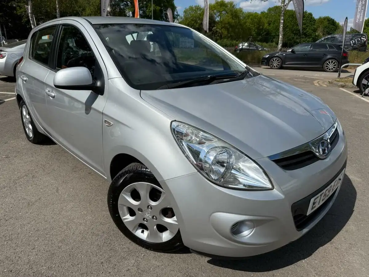 2010-hyundai-i20-14-comfort-5d-big-2