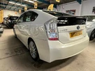 2010-toyota-prius-small-10