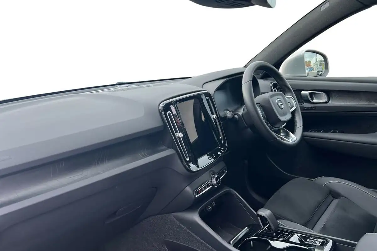 2023-volvo-xc40-15-t5-ultimate-dark-big-1
