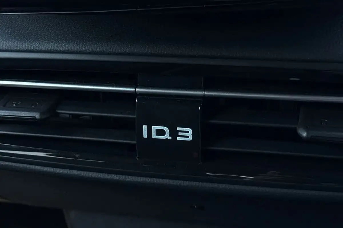 2024-volkswagen-id3-e-pro-match-59kwh-big-40