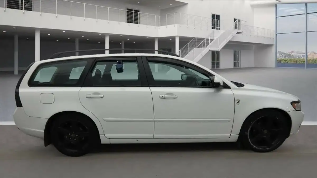 2012-volvo-v50-16td-drive-se-ss-big-4