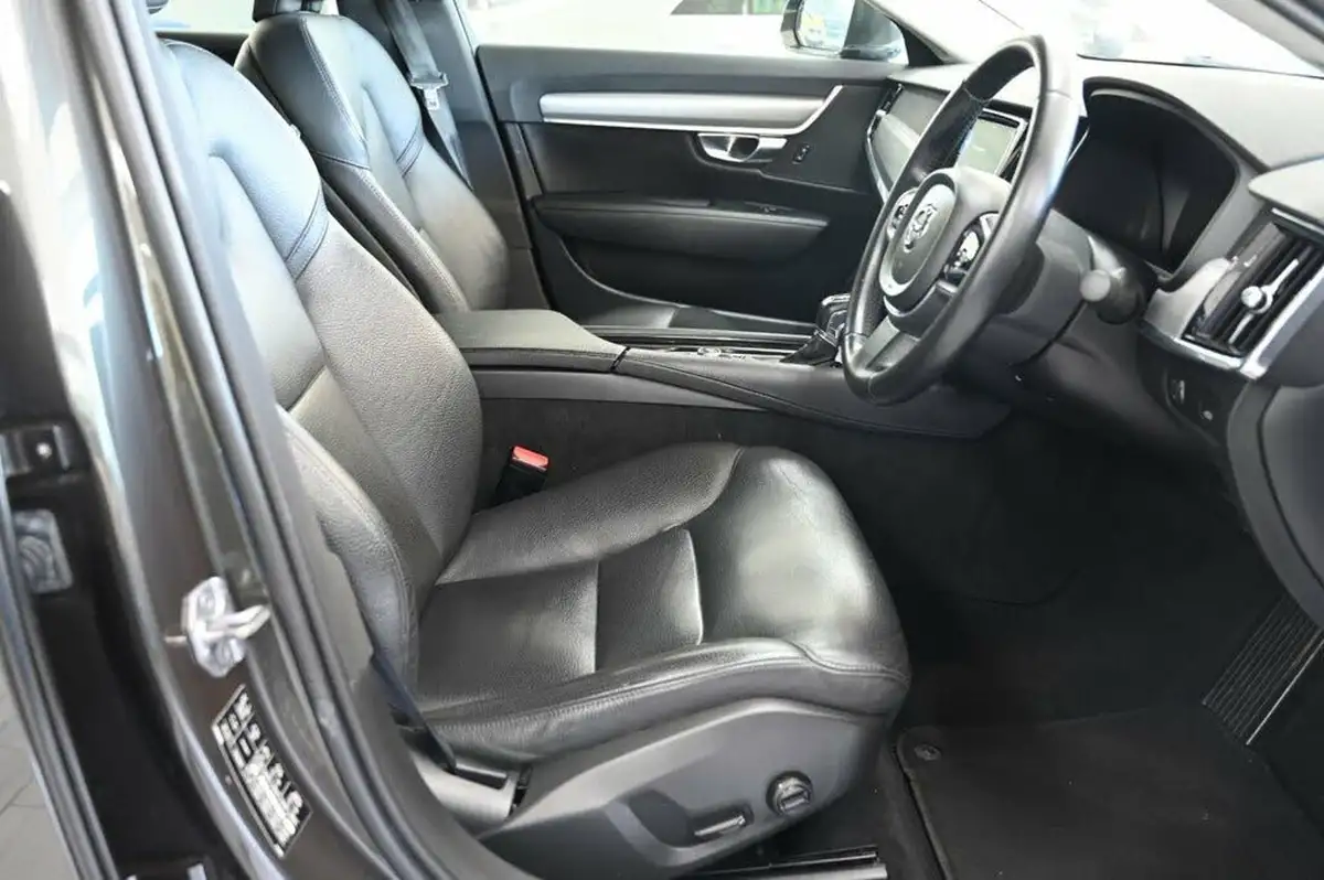 2018-volvo-s90-20td-d4-momentum-big-19