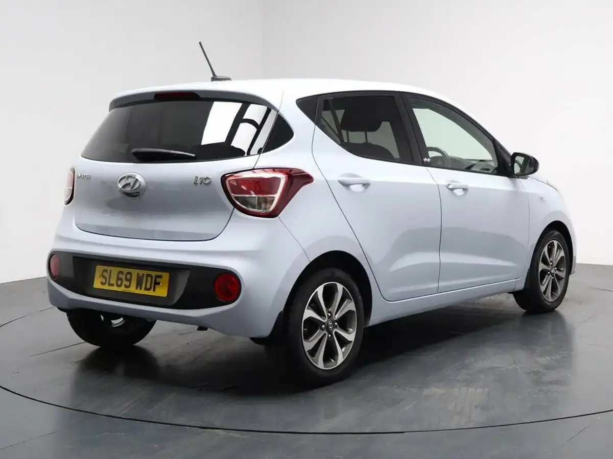 2019-hyundai-i10-10-play-big-11