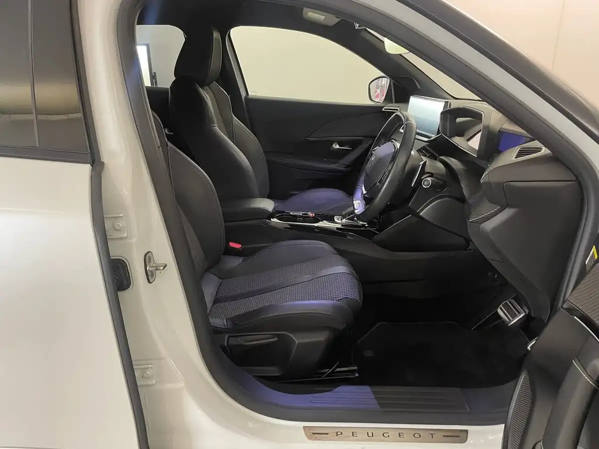 2020-peugeot-2008-suv-12-puretech-gt-line-eat8-big-13